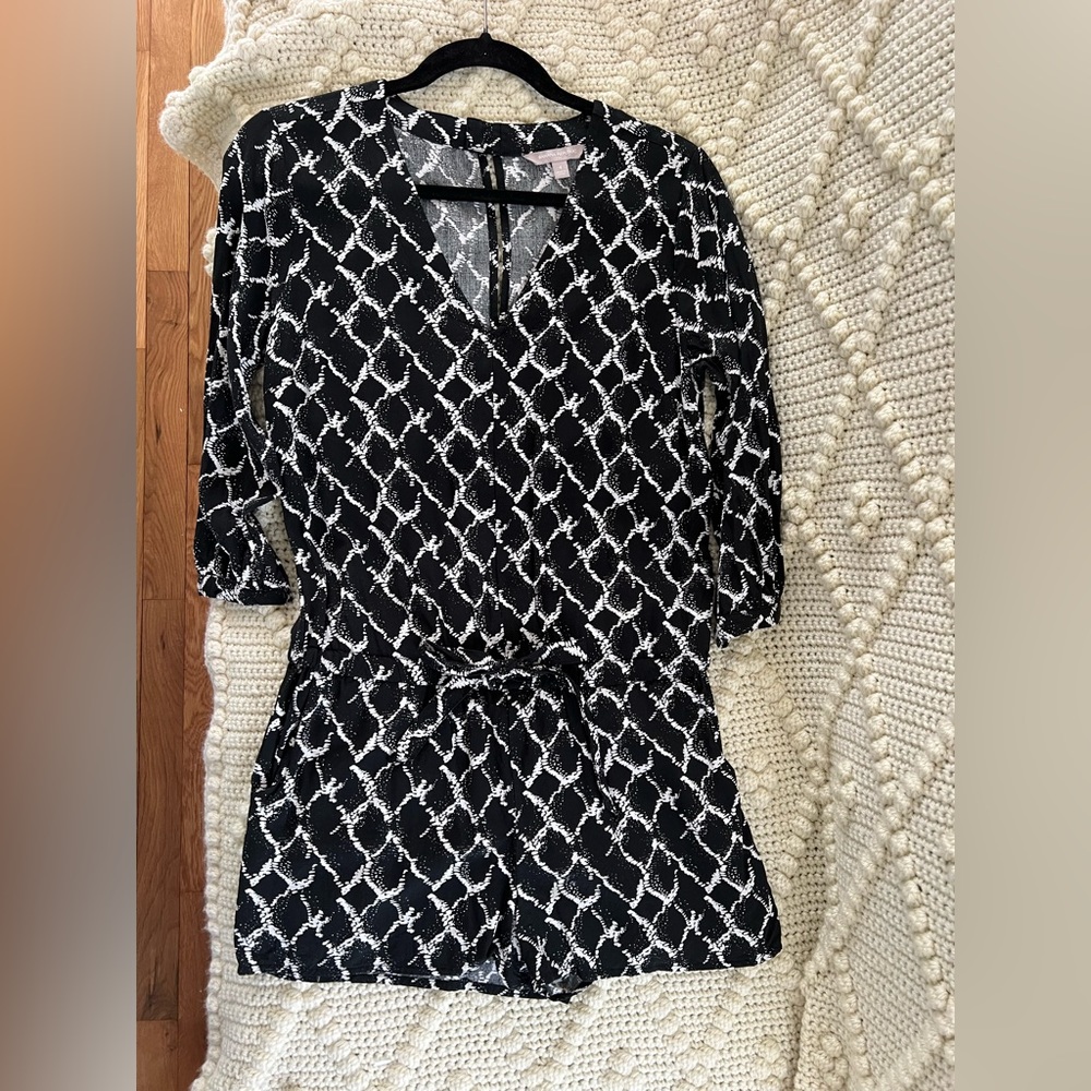 Banana Republic ¾ Sleeve Shorts Romper Black/White-Size 4